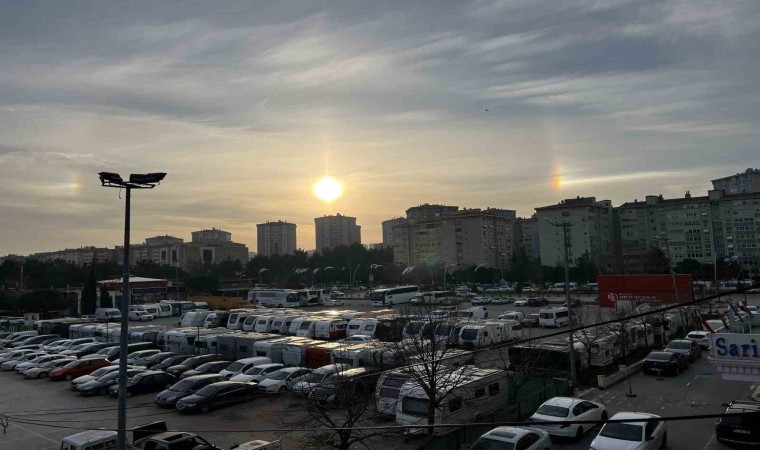 İstanbulda gökyüzünde ilginç görüntü