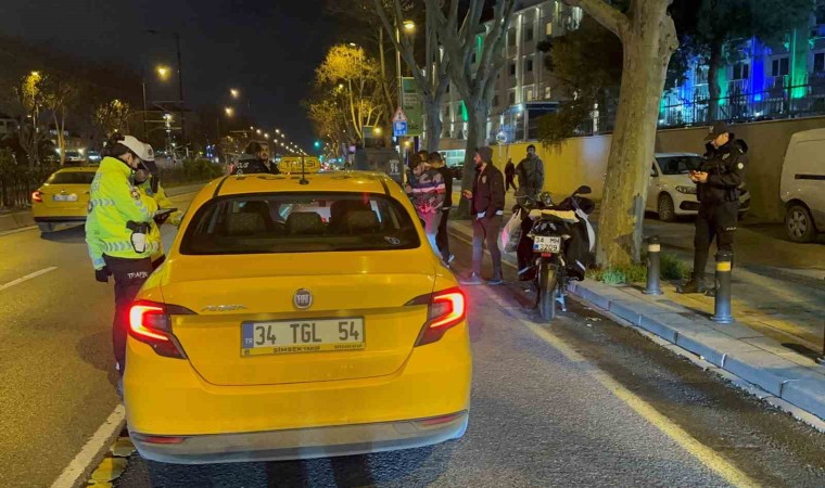 İstanbulda Huzur uygulaması: Araçlar didik didik arandı