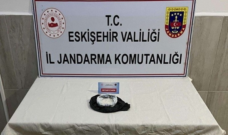 İstanbuldan Eskişehire uyuşturucu getirip satan şahıslar yakaladı