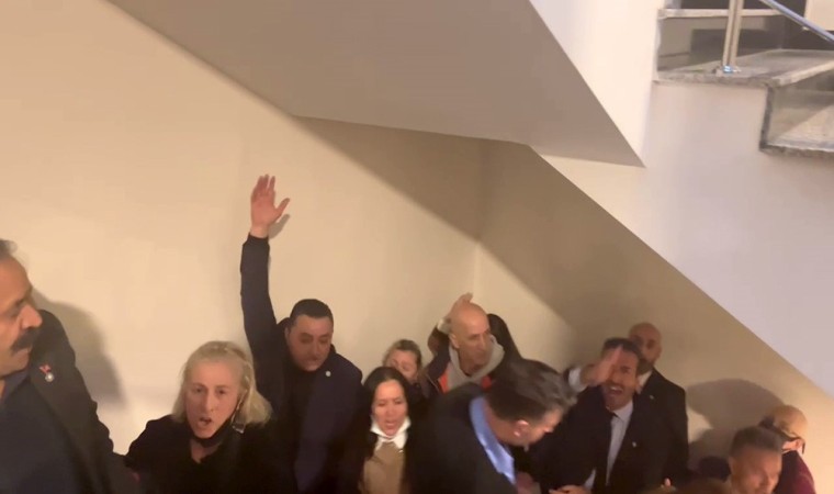 İYİ Parti aday tanıtım toplantısında istifa sesleri yükseldi