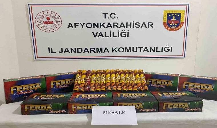 İzinsiz hava fişek ve meşale satışı yapan zücaciyeye jandarma baskını