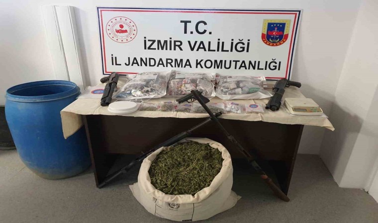 İzmirde jandarmadan uyuşturucu baskını, 2 gözaltı