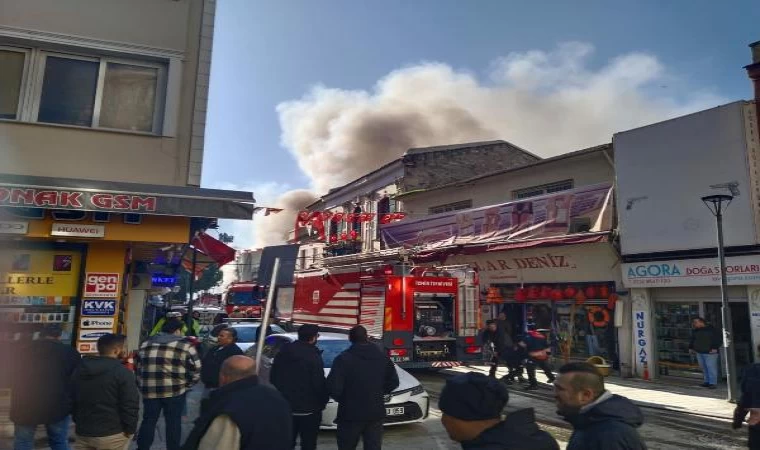 İzmir’de, tarihi Kemeraltı Çarşısı’nda yangın