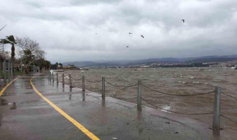 İzmit Körfezinde fırtına