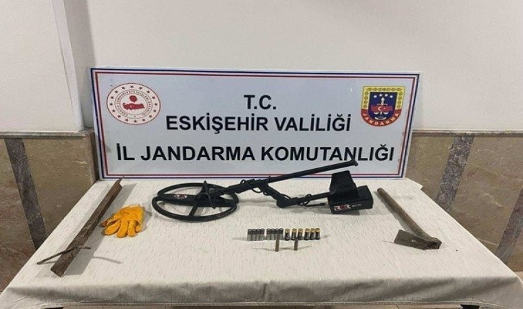 Kaçak kazı yapan şahıslar suçüstü yakalandı