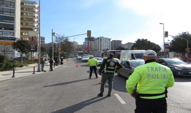 Kadıköy’de polis yolcu gibi bindi; minibüsçülere ceza yağdı