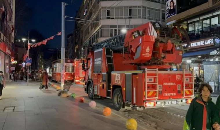 Kadıköy’de torununu kurtaran kadın tramvayın altında kalarak hayatını kaybetti 