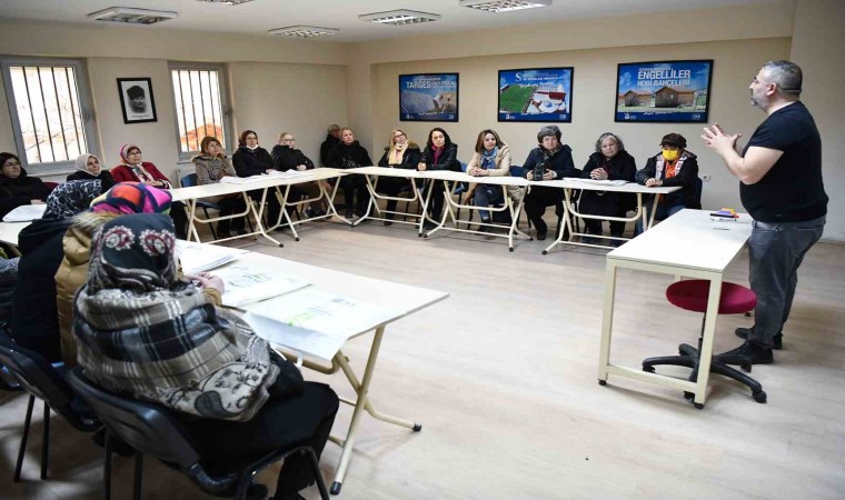 Kadın kursiyerler belediye hizmetlerini yerinde gördü