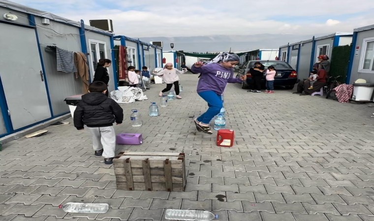 Kahramanmaraşta çocuklar konteyner kentte survivor parkuru yaptı