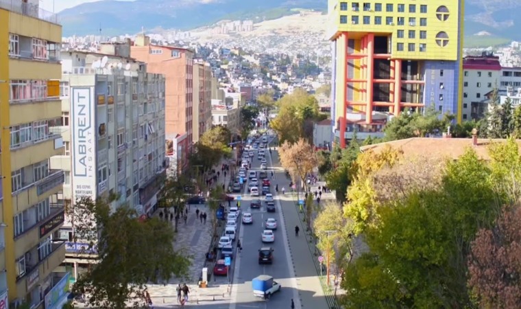 Kahramanmaraşta ticaretin kalbinin attığı cadde eski günlerini arıyor