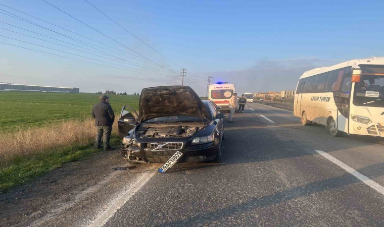 Kamyondan düşen malzeme kazaya neden oldu: 2 yaralı