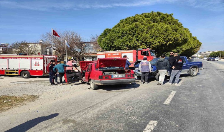 Kamyonetle otomobil kafa kafaya çarpıştı: 1i ağır 3 yaralı