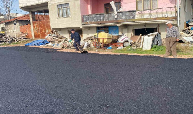 Karacabeyde mahalleler yeni asfalt ve parke taşlarıyla güzelleşiyor