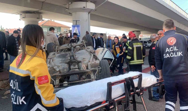 Karamanda çarpışan otomobillerden biri takla attı: 3 yaralı