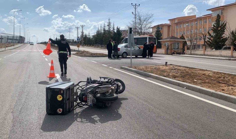 Karamanda otomobille motosiklet çarpıştı: 1 yaralı