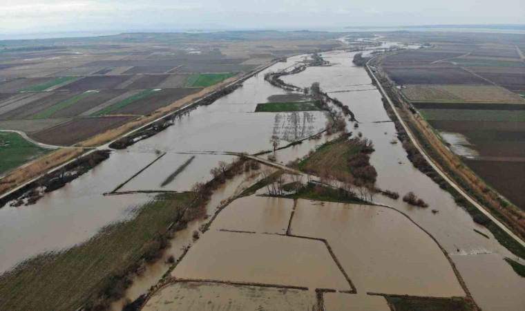 Karamenderes Çayının taşmasıyla sular altında kalan tarlalar dronla görüntülendi