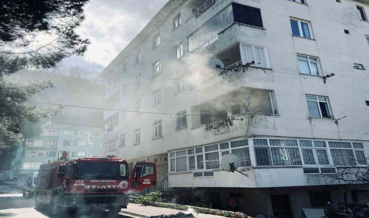 Kastamonuda mutfak tüpünden çıkan yangında apartman dairesi zarar gördü