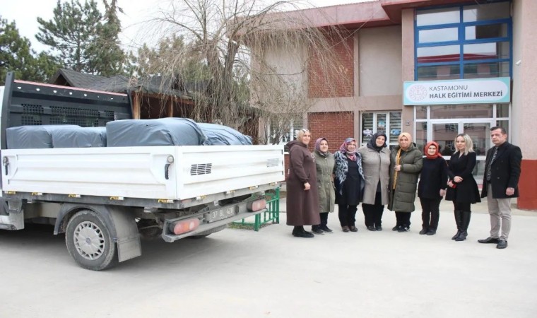 Kastamonulu kadınların Gazze için ördüğü giysi ve battaniyeler Filistine gönderildi