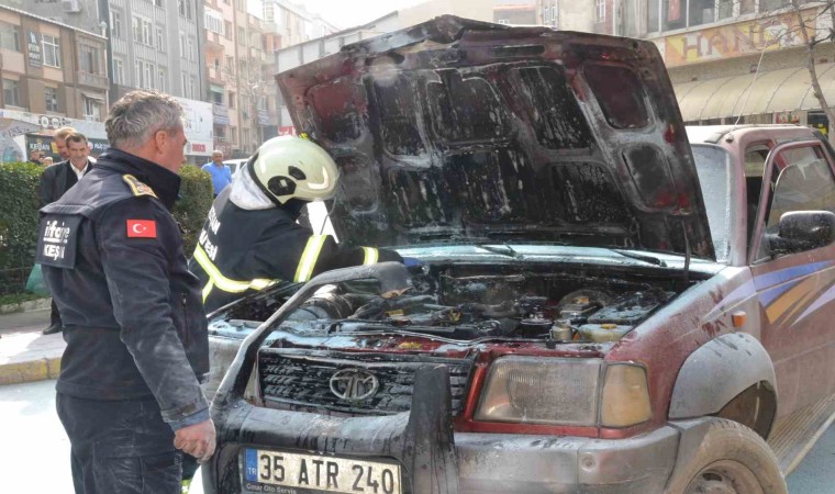 Keşanda yanan kamyonete oradan geçen itfaiye amiri müdahale etti