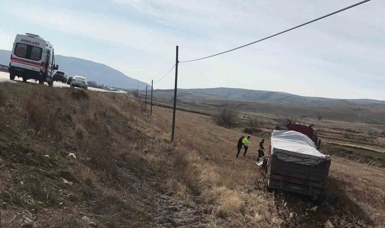 Kırıkkalede tır devrildi: Sürücü kazadan yara almadan kurtuldu