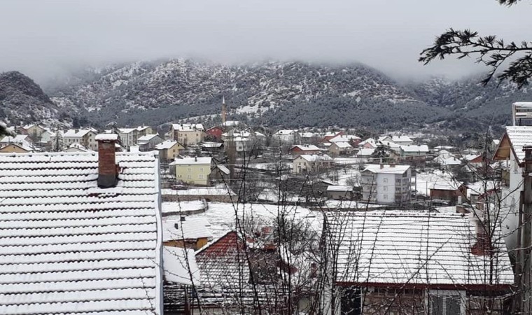 Konyanın üç ilçesi beyaza büründü