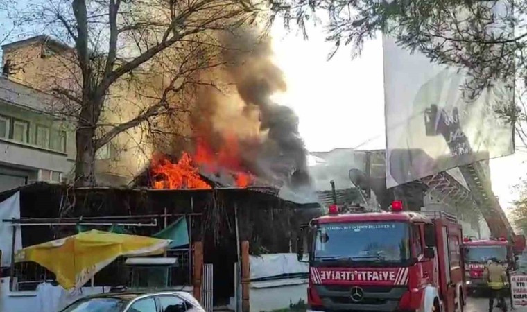 Kurtlar Vadisinin ünlü kıraathanesi alevlere teslim oldu