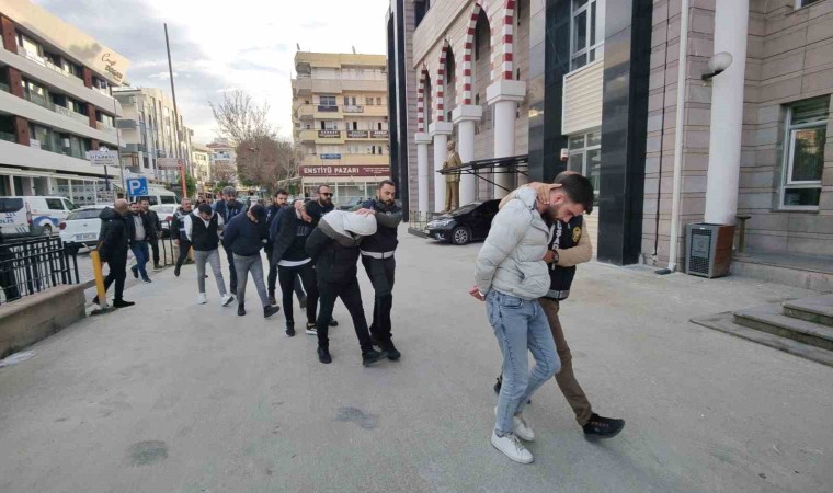 Kuşadasında eğlence mekanı sahibini silahla yaralamaya 4 tutuklama