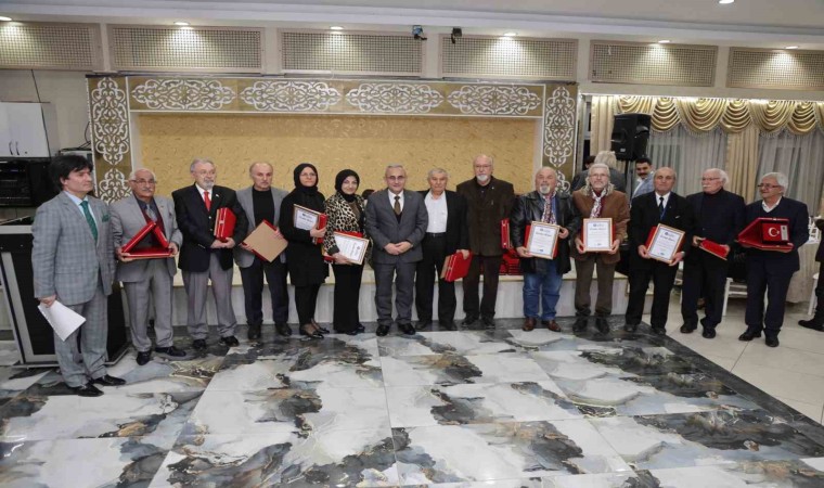 Kütahya Belediyesi kente değer katan sanatçıları ödüllendirdi