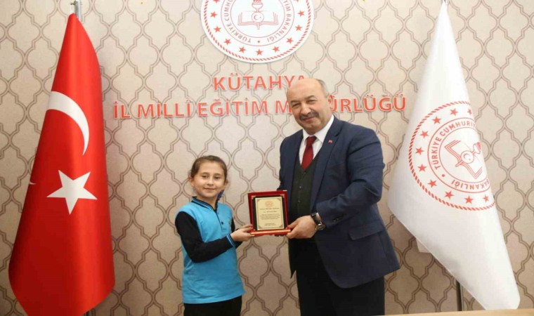 Kütahyada afiş ve hikaye yarışmalarında dereceye giren öğrenciler ödüllendirildi