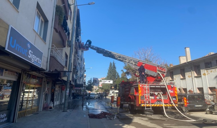 Manisada çıkan ev yangınında genç kız hayatını kaybetti