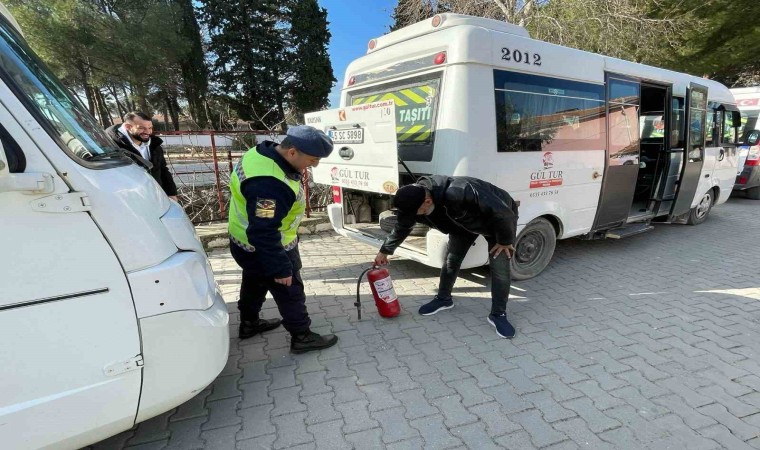 Manisada jandarmadan okul çevrelerinde denetim