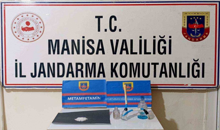 Manisada uyuşturucu tacirlerine darbe