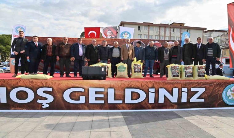 Manisalı üreticilere 1.850 ton gübre desteği