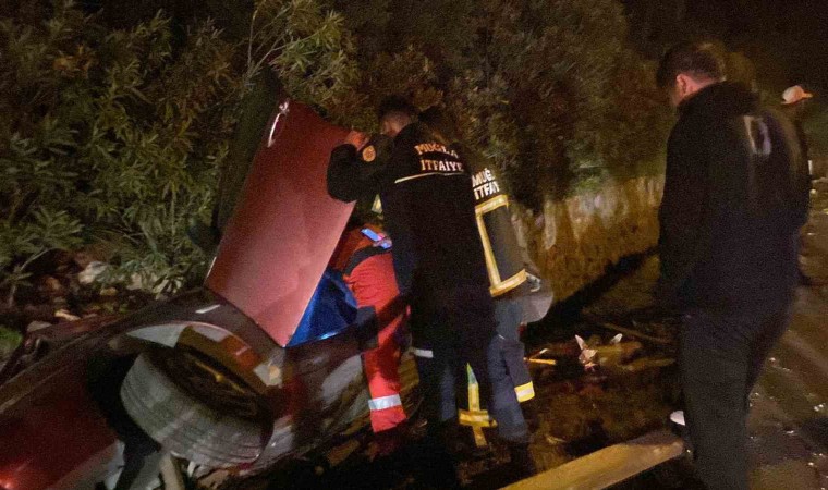 Marmariste refüje düşen arabanın içinden burnu bile kanamadan çıktı