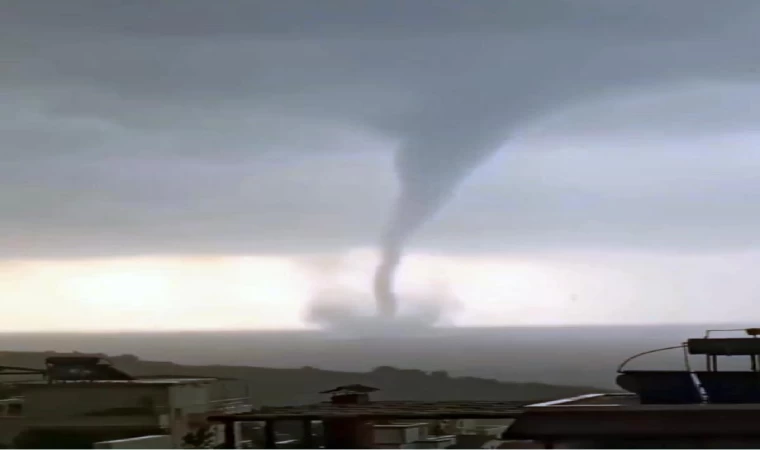 Mersin’de, denizde hortum çıktı