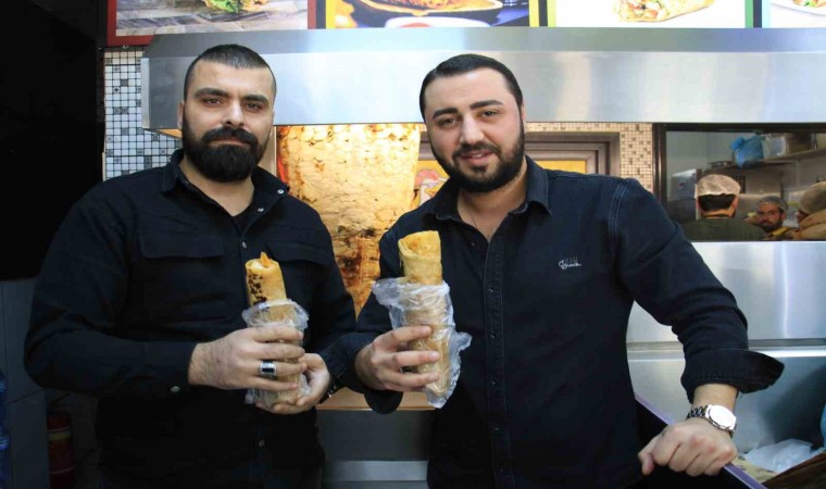 Mersinde depremzedeler anısına 300 kilo döner ücretsiz dağıtıldı