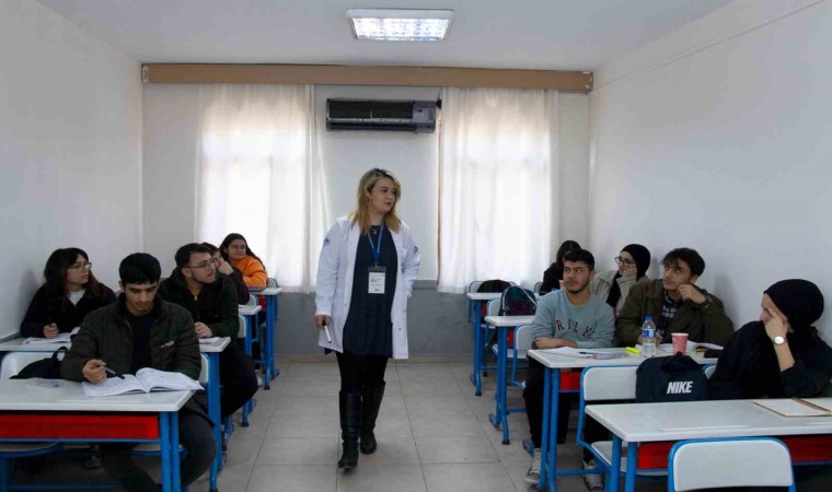 Mersinde kurs öğrencilerinin YKS ücreti Büyükşehir Belediyesinden karşılanıyor