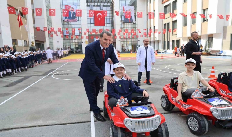 Milli Eğitim Bakanı Tekin: Her öğrencimiz yılda en az 40 saat sosyal sorumluluk projelerinde yer alacak