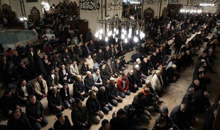 Miraç Kandilinde Ulu Camii doldu taştı