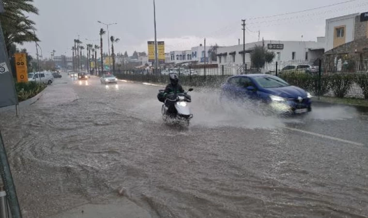 Muğla için ’yağış’ ve ’fırtına’ uyarısı; feribot seferleri de iptal