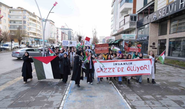 Muşta anneler ve çocukları Filistin için yürüdü