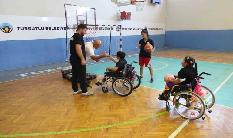 ‘Mutlu Cuma Projesiyle sporda engeller kaldırılıyor