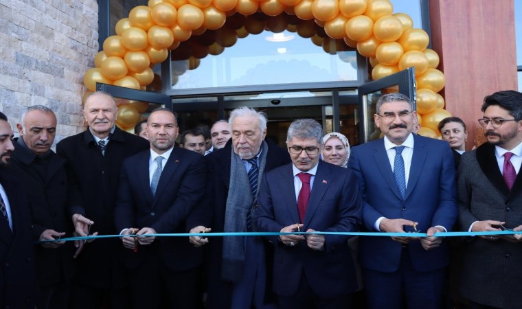 Niğdede 100. Yıl Millet Kütüphanesi hizmete açıldı