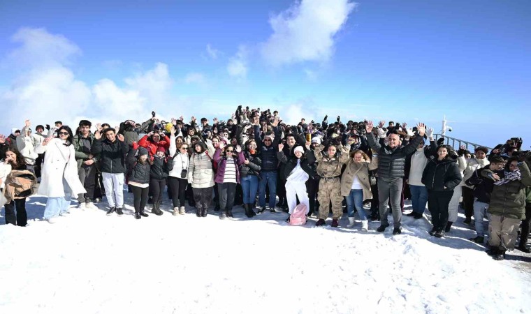 Öğrencilere, 2 bin 365 metrelik zirvede köfte emekli motivasyon