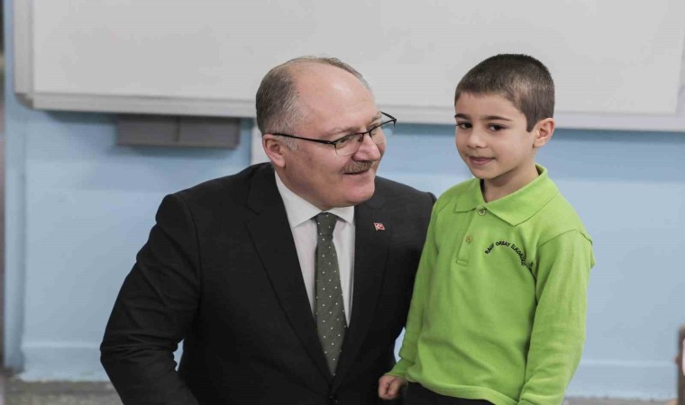 Öğrencinin seçim vaadini Sivas Belediye Başkanı gerçekleştirdi