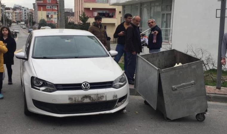 Öğretmenin otomobille çarptığı çöp konteyneri, 4 öğrenciyle 1 veliyi yaraladı