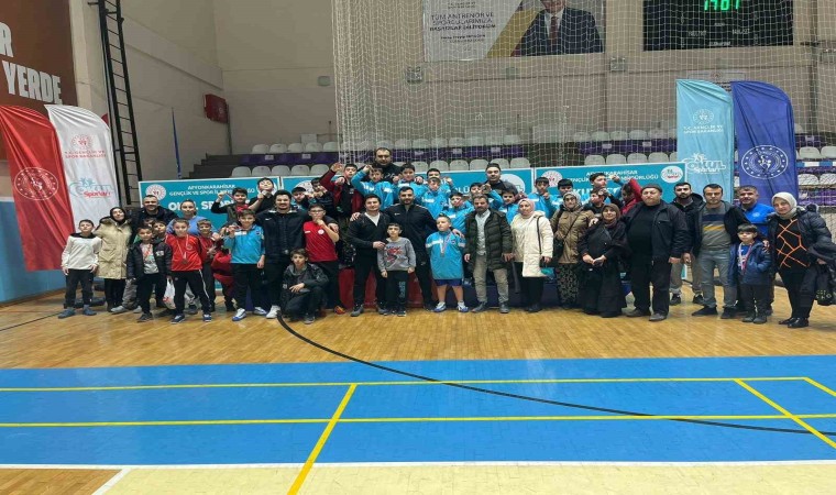 Okul sporları küçük erkekler güreş müsabakaları tamamlandı