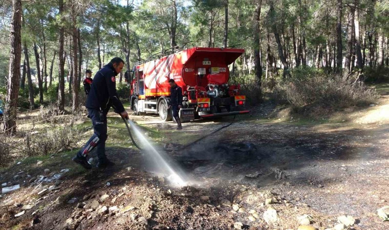 Ormanlık alanda yakılan lastikler itfaiye ve jandarmayı alarma geçirdi