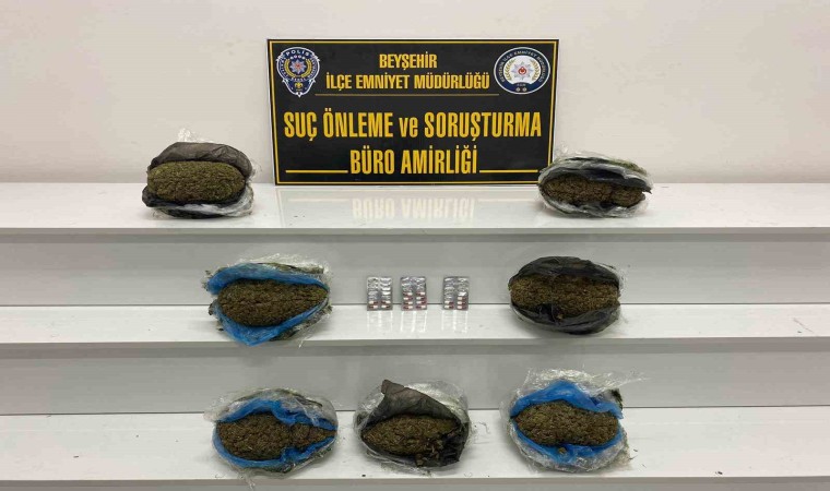 Otobüsteki yolcunun valizinden 7 kilo 992 gram esrar ele geçirildi