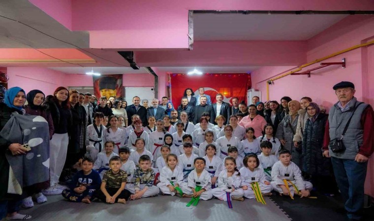 Özkan Alp minik taekwondocular ile buluştu